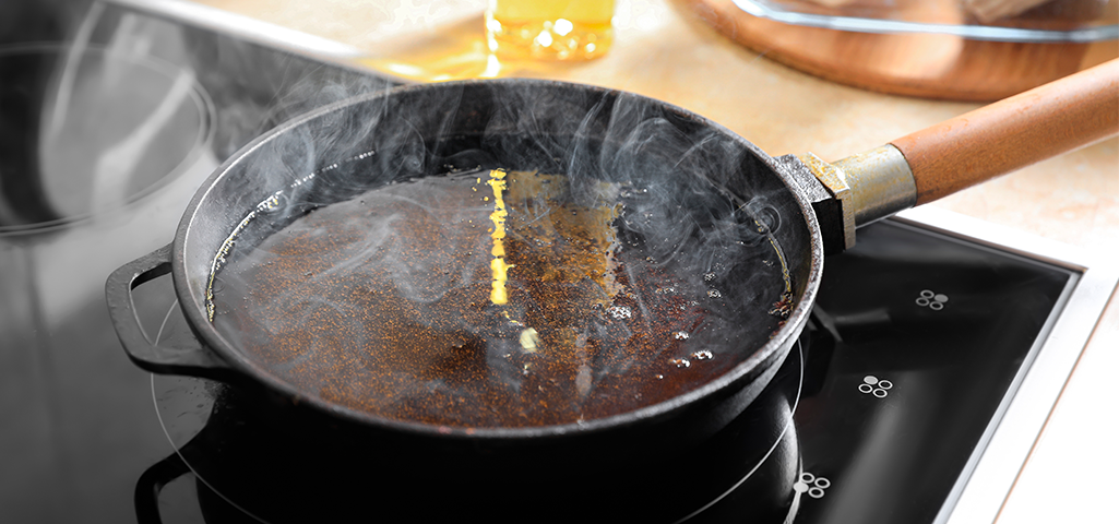 Panela de óleo quente.